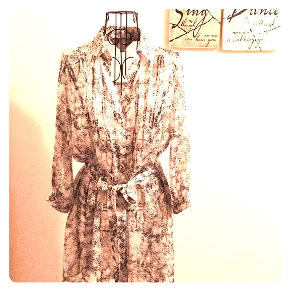 $ ⬇️ Zoa Sheer Black & White Animal Print Tunic - Picture 5 of 7